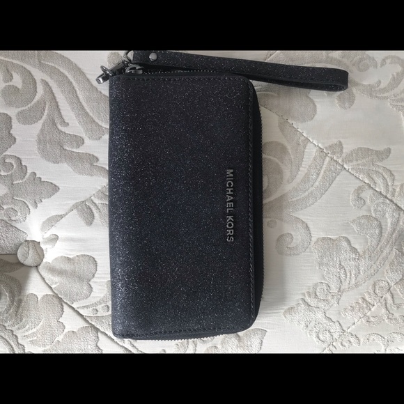 Michael Kors Wallet - Picture 1 of 3